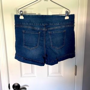 Stretchy jean shorts